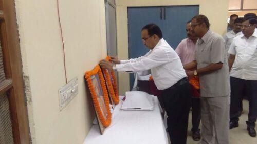 कुंभ मेला पुलिस कार्यालय में महात्मा गांधी की जयंती मनाई गई ,सादा जीवन उच्च विचार रखने की दी गई प्रेरणा कुंभ मेला पुलिस कार्यालय में महात्मा गांधी की जयंती मनाई गई ,सादा जीवन उच्च विचार रखने की दी गई प्रेरणा