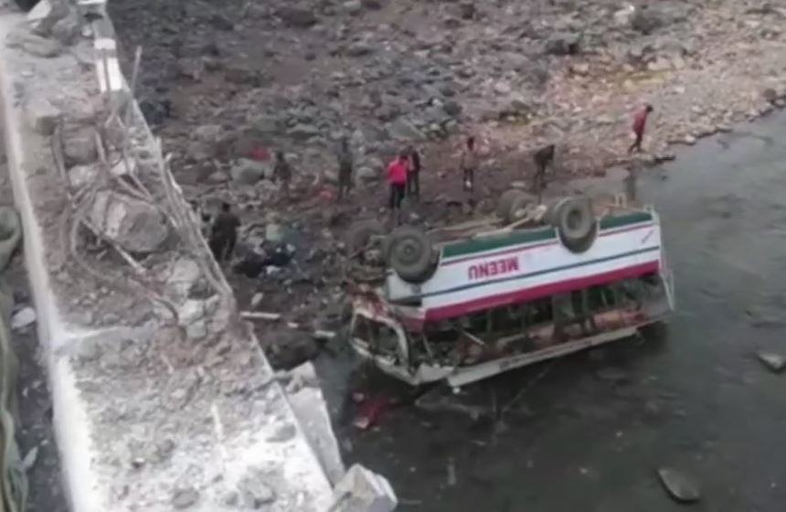 हिमाचल प्रदेश में सिरमौर जिले में बस गिरी नदी में, 9 की मौत 25 घायल