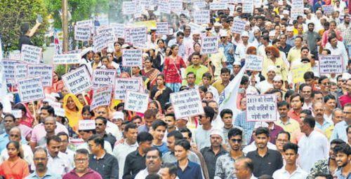 दलित एक्ट के विरोध में धधक रहा देश, देर से ही सही, समय पर जागे सवर्ण पिछड़े!