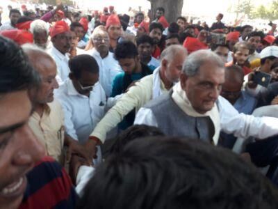 भाजपा के विरोध के बावजूद पुल का उद्घाटन करने पहुंचे सपा के बड़े नेता, हो सकता है बवाल , भारी पुलिस तैनात भाजपा के विरोध के बावजूद पुल का उद्घाटन करने पहुंचे सपा के बड़े नेता, हो सकता है बवाल , भारी पुलिस तैनात