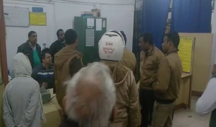 बैंक में चोरी करने आये चोर हुए नाकाम, सीसीटीवी कैमरे की हार्डडिस्क और सीपीयू ले गये बैंक में चोरी करने आये चोर हुए नाकाम, सीसीटीवी कैमरे की हार्डडिस्क और सीपीयू ले गये
