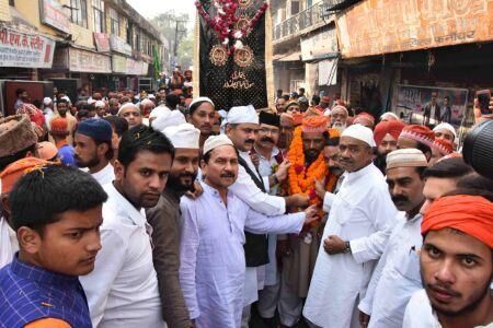 साबरी झण्डा देगा सब्र और अमन का पैग़ाम,फूलो की बारिश कर अकीदतमंदों का कलियर रवाना साबरी झण्डा देगा सब्र और अमन का पैग़ाम,फूलो की बारिश कर अकीदतमंदों का कलियर रवाना