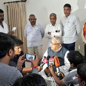 कलराज मिश्र एससी एसटी मुद्दे पर बोले, यह पक्ष विपक्ष का मुद्दा नहीं है सभी दल मिलकर विचार करें कलराज मिश्र एससी एसटी मुद्दे पर बोले, यह पक्ष विपक्ष का मुद्दा नहीं है सभी दल मिलकर विचार करें