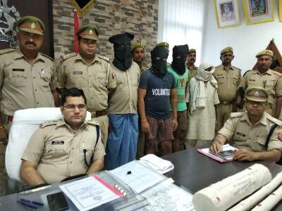 48 घंटे में हत्याकांड के चार आरोपी किये गिरफ्तार - एसपी आकाश तोमर 48 घंटे में हत्याकांड के चार आरोपी किये गिरफ्तार - एसपी आकाश तोमर