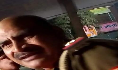 शराब पीकर दरोगा ने बीच चौराहे दी प्रधानमंत्री नरेंद्र मोदी को गालिया विडियो वायरल