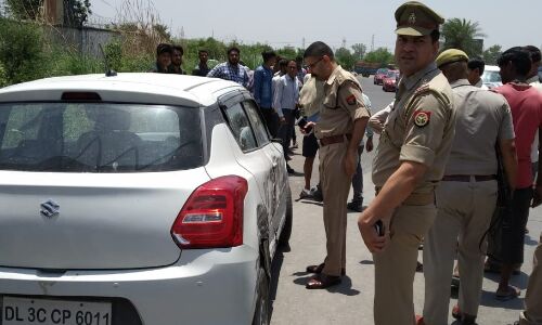 एसएसपी वैभव कृष्ण घटना स्थल पर गहनता से जांच करते हुए एसएसपी वैभव कृष्ण घटना स्थल पर गहनता से जांच करते हुए