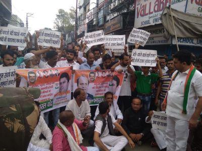 मुरादाबाद मंडल में भारत बंद का दिखा मिला-जुला असर, ट्रेन रोकी, जुलूस-प्रदर्शन. मुरादाबाद मंडल में भारत बंद का दिखा मिला-जुला असर, ट्रेन रोकी, जुलूस-प्रदर्शन.