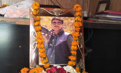 दिवंगत पत्रकार ओमपाल शर्मा को दी श्रद्धांजलि दिवंगत पत्रकार ओमपाल शर्मा को दी श्रद्धांजलि