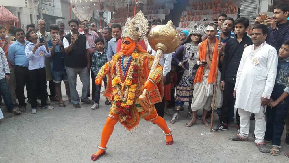 प्रयागराज में हनुमान जी की शोभा यात्रा निकली प्रयागराज में हनुमान जी की शोभा यात्रा निकली