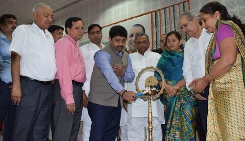 6 करोड़ लोगो के लिए 5 लाख तक का इलाज मुफ्त प्रदान करने वाली आयुष्मान भारत-प्रधानमंत्री आरोग्य योजना का प्रयाग में हुआ शुभारंभ 6 करोड़ लोगो के लिए 5 लाख तक का इलाज मुफ्त प्रदान करने वाली आयुष्मान भारत-प्रधानमंत्री आरोग्य योजना का प्रयाग में हुआ शुभारंभ