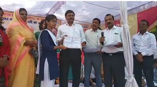 गाॅधी जी के जीवन आदर्शों को आत्मसात करना ही सच्ची श्रद्धांजलि होगी: जिलाधिकारी गाॅधी जी के जीवन आदर्शों को आत्मसात करना ही सच्ची श्रद्धांजलि होगी: जिलाधिकारी
