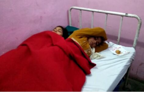 टीकाकरण लगने के बाद चार लड़कियों की बिगड़ी तबियत टीकाकरण लगने के बाद चार लड़कियों की बिगड़ी तबियत