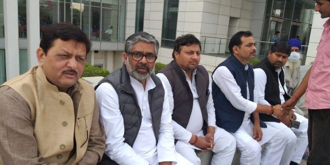 नेता विपक्ष और सपा के पूर्व मंत्री को हुआ हार्ट अटैक, अब तबियत में सुधार नेता विपक्ष और सपा के पूर्व मंत्री को हुआ हार्ट अटैक, अब तबियत में सुधार