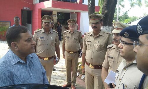 डीजीपी ओपी सिंह अचानक पहुंचे बाराबंकी, एसपी आकाश तोमर की पुलिस मिली चुस्त दुरस्त और डीजीपी ने की तारीफ़ डीजीपी ओपी सिंह अचानक पहुंचे बाराबंकी, एसपी आकाश तोमर की पुलिस मिली चुस्त दुरस्त और डीजीपी ने की तारीफ़