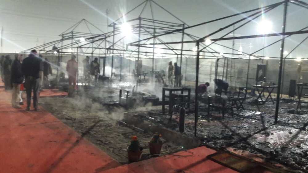 कुंभ में लगी आग, बिहार के राज्यपाल लाल जी टंडन बाल बाल बचे, मोबाइल, चश्मा, घड़ी जल कर खाक कुंभ में लगी आग, बिहार के राज्यपाल लाल जी टंडन बाल बाल बचे, मोबाइल, चश्मा, घड़ी जल कर खाक