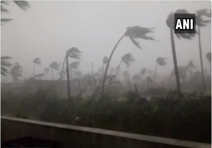 150 किमी प्रति घंटे की रफ्तार से ओडिशा टकराया तितली, भारी बारिश और तूफान, फ्लाइट-ट्रेनें रद्द