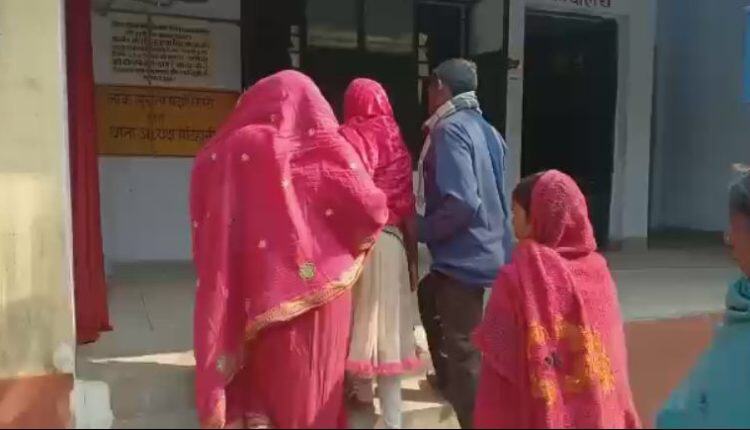 बेगूसराय : पांचवी कक्षा की छात्रा से सामूहिक दुष्कर्म, 24 घंटे तक बंधक बना किया गैंगरेप बेगूसराय : पांचवी कक्षा की छात्रा से सामूहिक दुष्कर्म, 24 घंटे तक बंधक बना किया गैंगरेप