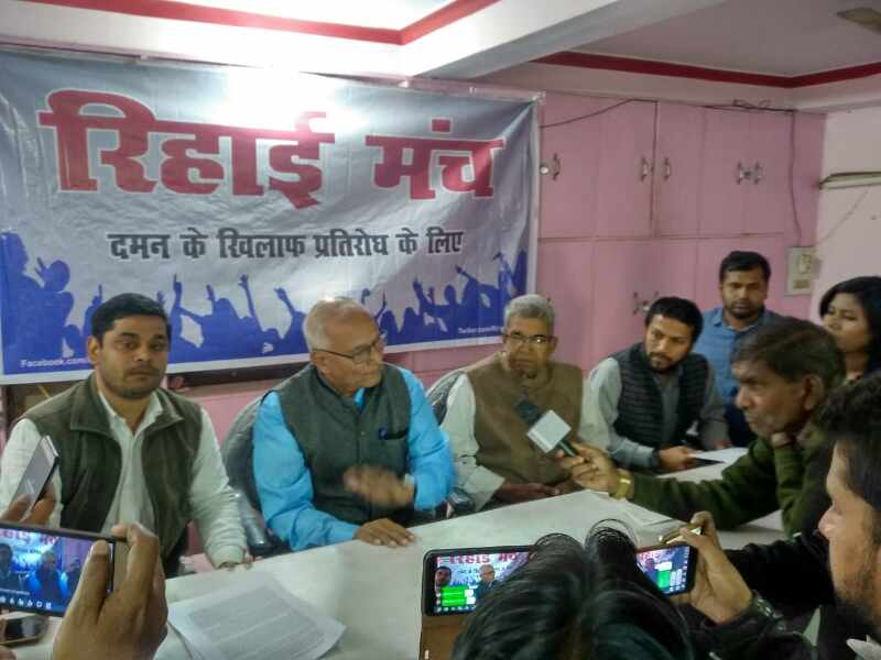 शिखर का बयान साबित करता है कि इंस्पेक्टर सुबोध कुमार की हत्या टारगेट किलिंग है. शिखर का बयान साबित करता है कि इंस्पेक्टर सुबोध कुमार की हत्या टारगेट किलिंग है.