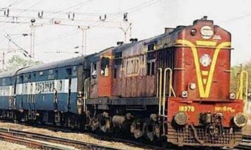 गोरखपुर निवासी अधेड़ की ट्रेन से गिरकर मौत