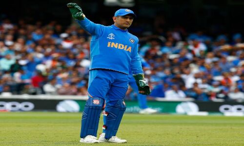आखिरी ओवर में कप्तान विराट की नही, धोनी का चला निर्देश, जानियें क्यों