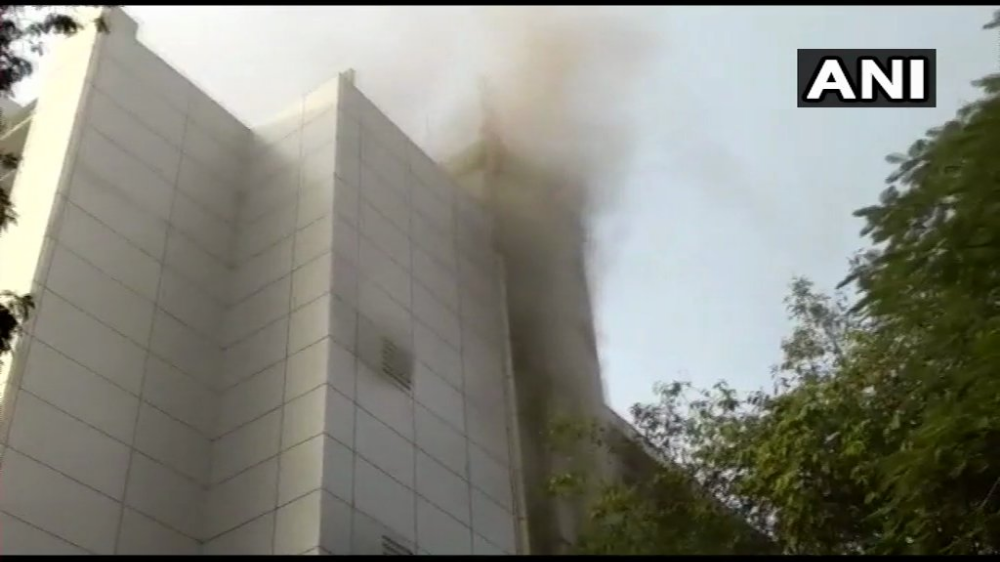 अभी अभी : मुंबई के अस्पताल में भीषण आग, 2 की मौत, 108 लोग झुलसे