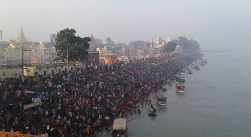 कार्तिक पूर्णिमा स्नान पर हजारो श्रद्धालुओं ने पावन सरयू नदी में लगाई डुबकी