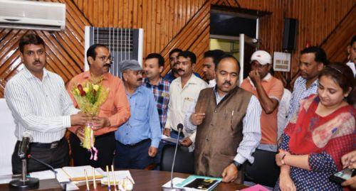 सहारनपुर : प्रेस क्लब की घोषणा पर ग्रामीण एसोसिएसन ने जिलाधिकारी का जताया आभार सहारनपुर : प्रेस क्लब की घोषणा पर ग्रामीण एसोसिएसन ने जिलाधिकारी का जताया आभार