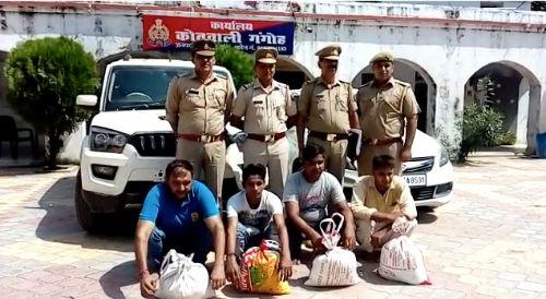 सहारनपुर पुलिस की बड़ी कार्रवाई, चार आरोपियों को नशीले पदार्थ के साथ किया गिरफ़्तार, दो कारें बरामद