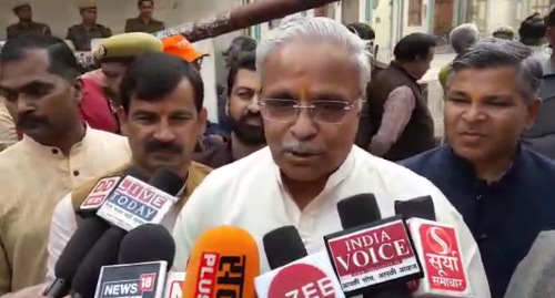 अयोध्या पहुंचे RSS सह सरकार्यवाह डॉ. कृष्ण गोपाल बोले- हमारे लिए अंतिम बार है श्री राम लला का तिरपाल में दर्शन अयोध्या पहुंचे RSS सह सरकार्यवाह डॉ. कृष्ण गोपाल बोले- हमारे लिए अंतिम बार है श्री राम लला का तिरपाल में दर्शन