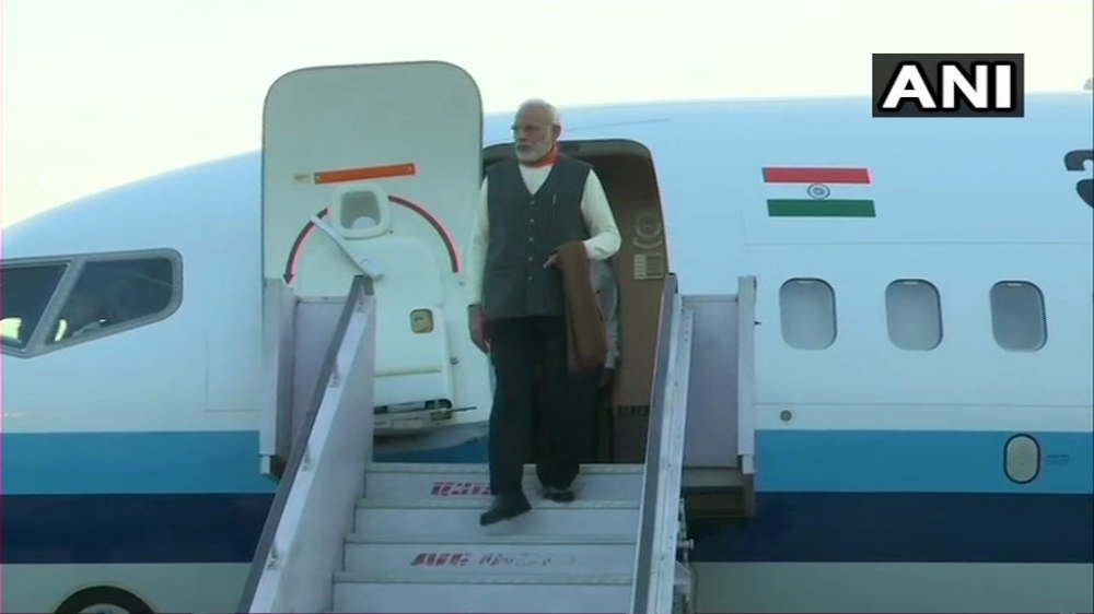 देहरादून पहुंचे पीएम मोदी, बाबा केदारनाथ के करेंगे दर्शन - सेना के जवानों के साथ मनाएंगे दिवाली देहरादून पहुंचे पीएम मोदी, बाबा केदारनाथ के करेंगे दर्शन - सेना के जवानों के साथ मनाएंगे दिवाली