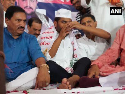 पाटीदार नेता हार्दिक पटेल ने 19वें दिन अनशन किया खत्म पाटीदार नेता हार्दिक पटेल ने 19वें दिन अनशन किया खत्म