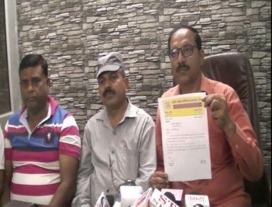 सहारनपुर : ग्रामीण पत्रकार एसोसिएशन ने मुख्यमंत्री को सौंपा ज्ञापन, प्रेस क्लब की उठाई मांग सहारनपुर : ग्रामीण पत्रकार एसोसिएशन ने मुख्यमंत्री को सौंपा ज्ञापन, प्रेस क्लब की उठाई मांग
