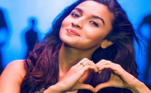 आलिया भट्ट ने बताया कब की पहली Kiss, कब हुआ था पहला ब्रेकअप, देखिए- VIDEO