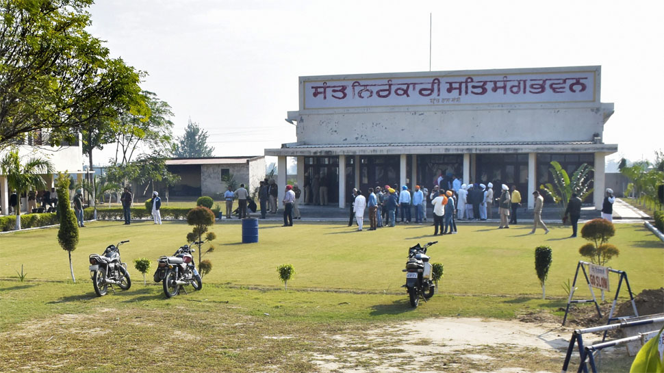 अमृतसर ब्लास्ट: संदिग्धों के बारे में सूचना देने वाले को 50 लाख रुपये के इनाम का ऐलान अमृतसर ब्लास्ट: संदिग्धों के बारे में सूचना देने वाले को 50 लाख रुपये के इनाम का ऐलान