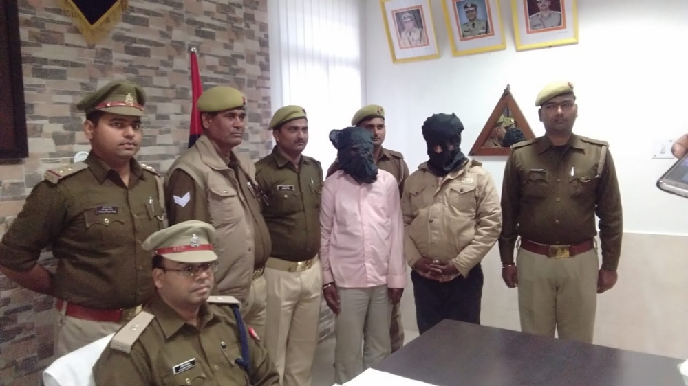 संतकबीर नगर पुलिस ने 25 हजार का इनामिया किया गिरफ्तार, करीब 15 लाख रु. कीमत की चरस बरामद संतकबीर नगर पुलिस ने 25 हजार का इनामिया किया गिरफ्तार, करीब 15 लाख रु. कीमत की चरस बरामद