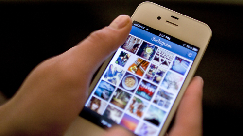 Instagram के इस फीचर पर भड़के यूजर्स, 1 घंटे में ही वापस आया पुराना फीचर Instagram के इस फीचर पर भड़के यूजर्स, 1 घंटे में ही वापस आया पुराना फीचर