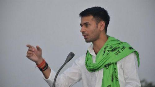 तलाक मामले को लेकर तेजप्रताप ने तोड़ी चुप्पी, दिया ये बड़ा बयान तलाक मामले को लेकर तेजप्रताप ने तोड़ी चुप्पी, दिया ये बड़ा बयान