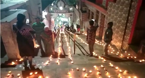 अयोध्या : हनुमानगढ़ी के संतों ने विवादित ढांचे के विध्वंस की बरसी पर मनाया विजय उत्सव, 1100 दीपक जलाए