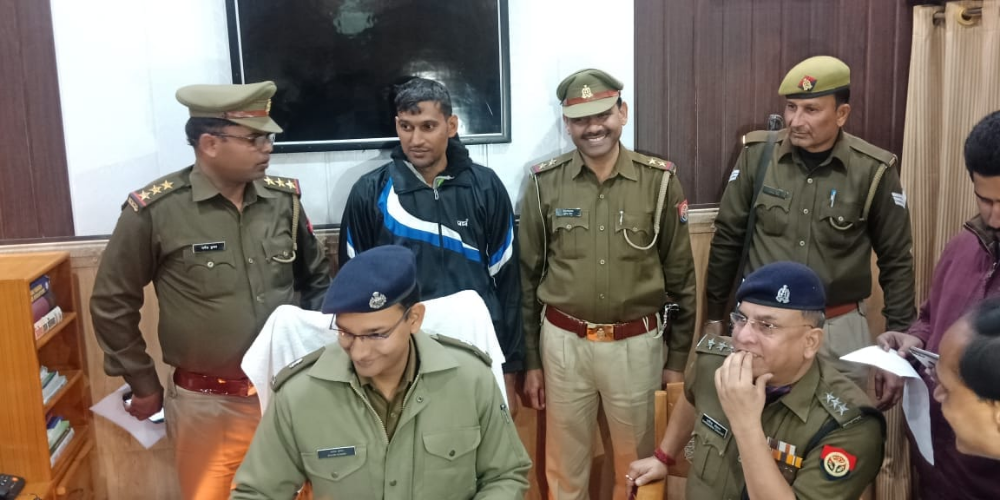 गाजियाबाद पुलिस की बड़ी कामयाबी, एसएचओ निवाड़ी ने चार्ज लेते ही 48 घंटे में खोला डबल मर्डर केस