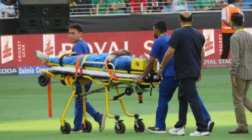पीठ में गंभीर चोट के बाद स्ट्रेचर पर मैदान से बाहर गए हार्दिक पंड्या!