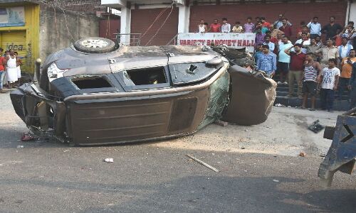 कार ने ने फुटपाथ पर सो रहे चार बच्चों को रौंदा, 3 की मौत; भीड़ ने कार ड्राइवर को पीट-पीटकर मार डाला कार ने ने फुटपाथ पर सो रहे चार बच्चों को रौंदा, 3 की मौत; भीड़ ने कार ड्राइवर को पीट-पीटकर मार डाला