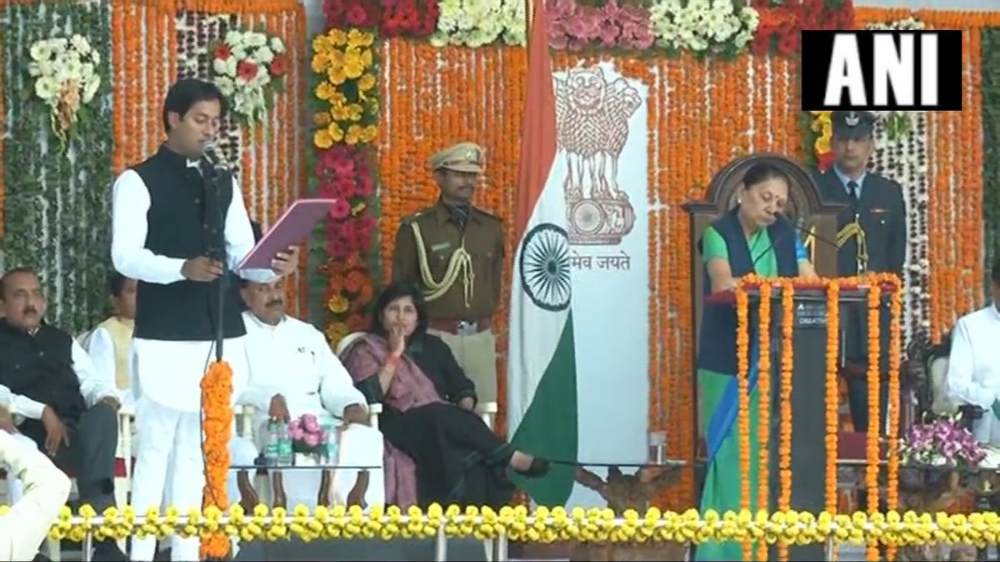 कमलनाथ सरकार के 13 कैबिनेट और 12 राज्यमंत्री ने ली शपथ, देखिए- पूरी लिस्ट... कमलनाथ सरकार के 13 कैबिनेट और 12 राज्यमंत्री ने ली शपथ, देखिए- पूरी लिस्ट...
