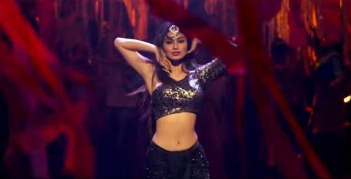 TV की नागिन ने लौंग लाची पर ऐसे मटकाई कमर की वीडियो हो गया VIRAL TV की नागिन ने लौंग लाची पर ऐसे मटकाई कमर की वीडियो हो गया VIRAL