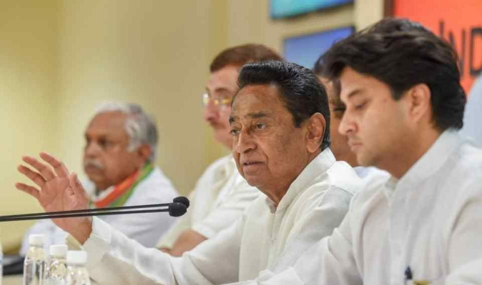 मुख्यमंत्री बनते ही कमलनाथ ने यूपी और बिहार के लोगों के खिलाफ ये क्या बोल दिया? मच सकता है हंगामा मुख्यमंत्री बनते ही कमलनाथ ने यूपी और बिहार के लोगों के खिलाफ ये क्या बोल दिया? मच सकता है हंगामा