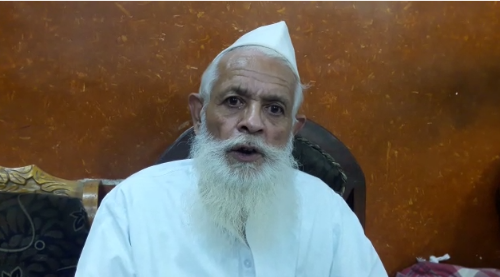 विधानसभा के सामने बीच सड़क पर नमाज पढ़ने वाले शख्स को देवबन्दी आलिम ने बताया गलत