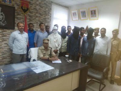 संतकबीर नगर पुलिस ने अंतर्जनपदीय वाहन चोर गैंग के 4 सदस्य किए गिरफ्तार संतकबीर नगर पुलिस ने अंतर्जनपदीय वाहन चोर गैंग के 4 सदस्य किए गिरफ्तार