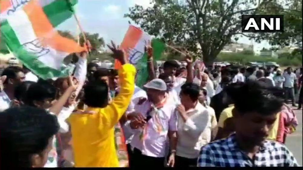 कर्नाटक उपचुनाव में जेडीएस-कांग्रेस ने मारी बाजी, 5 में से 4 सीटें जीती, बीजेपी को बड़ा झटका कर्नाटक उपचुनाव में जेडीएस-कांग्रेस ने मारी बाजी, 5 में से 4 सीटें जीती, बीजेपी को बड़ा झटका