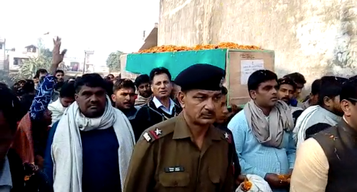 शहीद कमांडेंट जबर सिंह का हुआ अंतिम संस्कार, नम आंखों के बीच राजकीय सम्मान के साथ दी अंतिम विदाई शहीद कमांडेंट जबर सिंह का हुआ अंतिम संस्कार, नम आंखों के बीच राजकीय सम्मान के साथ दी अंतिम विदाई