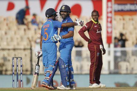 IND vs WI LIVE: भारत ने वेस्टइंडीज को दिया 378 रनों का टारगेट, रोहित शर्मा ने ठोका 21वां वनडे शतक