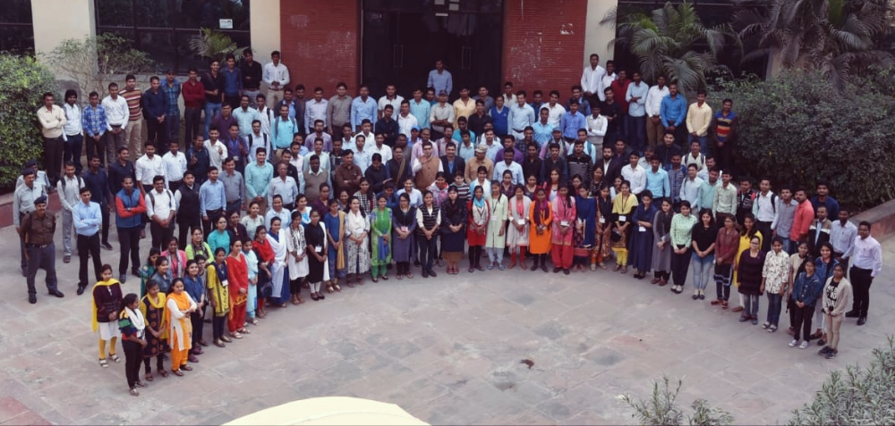 सकारात्मक पहल अब इविवि छात्रों को मिलेगा अजीम प्रेमजी फाउंडेशन में काम करने का मौका सकारात्मक पहल अब इविवि छात्रों को मिलेगा अजीम प्रेमजी फाउंडेशन में काम करने का मौका